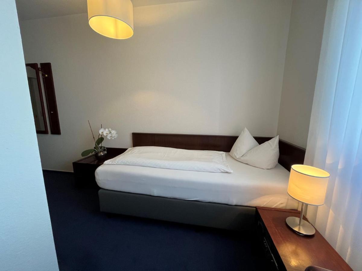 Hotel Garni Geisler โคโลญ ภายนอก รูปภาพ