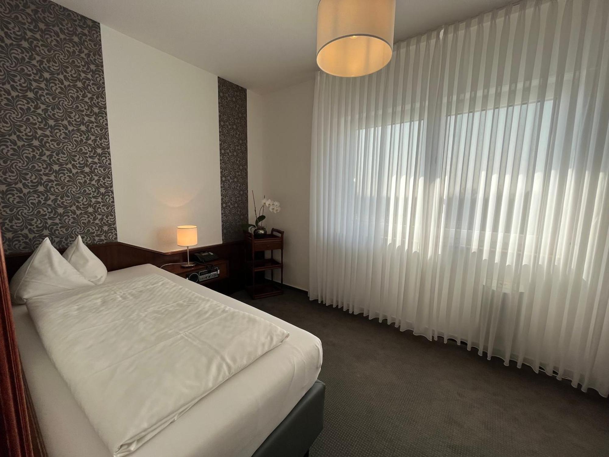 Hotel Garni Geisler โคโลญ ภายนอก รูปภาพ